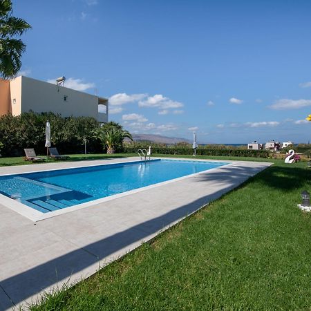 Socrates Holidays Apt. 2 With Pool Near The Beach Platanés المظهر الخارجي الصورة