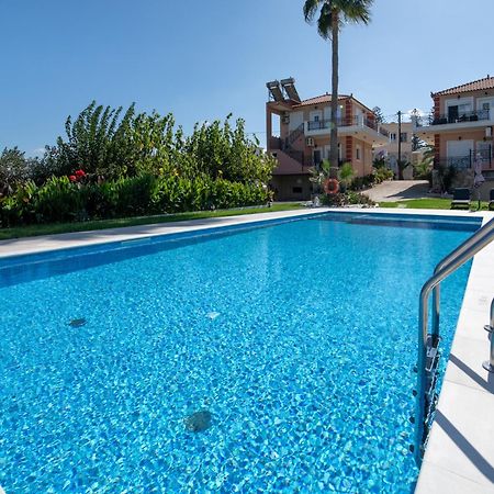 Socrates Holidays Apt. 2 With Pool Near The Beach Platanés المظهر الخارجي الصورة