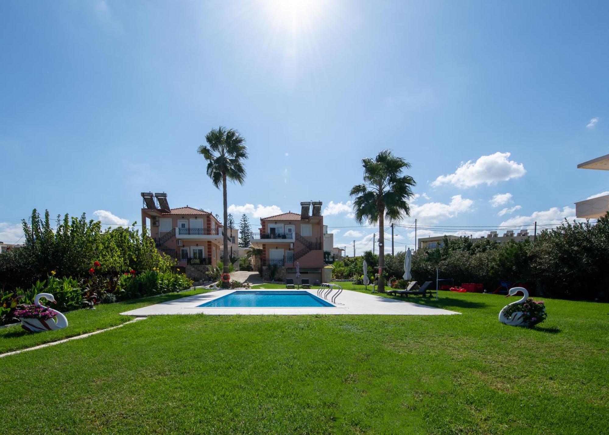 Socrates Holidays Apt. 2 With Pool Near The Beach Platanés المظهر الخارجي الصورة