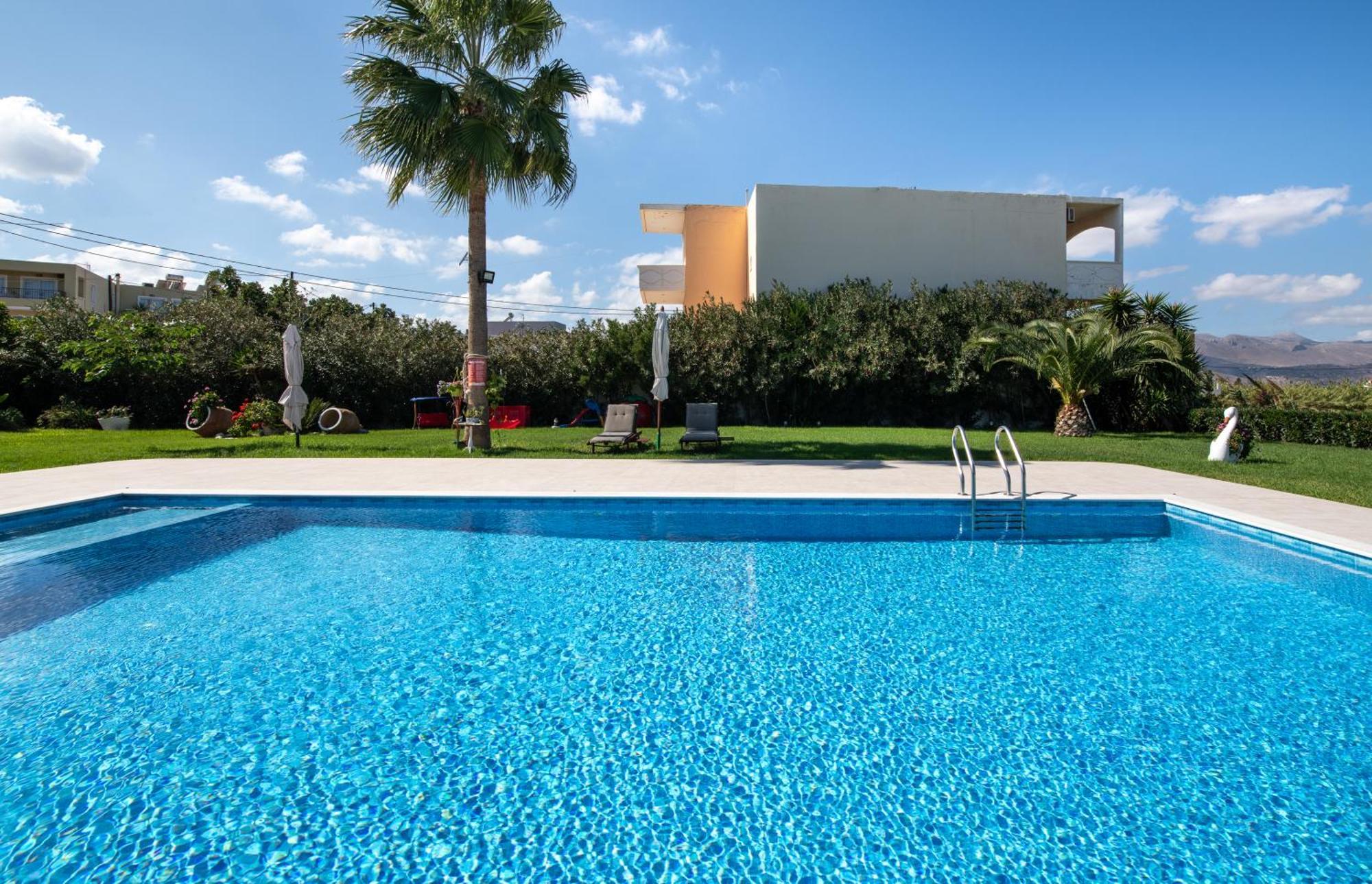 Socrates Holidays Apt. 2 With Pool Near The Beach Platanés المظهر الخارجي الصورة
