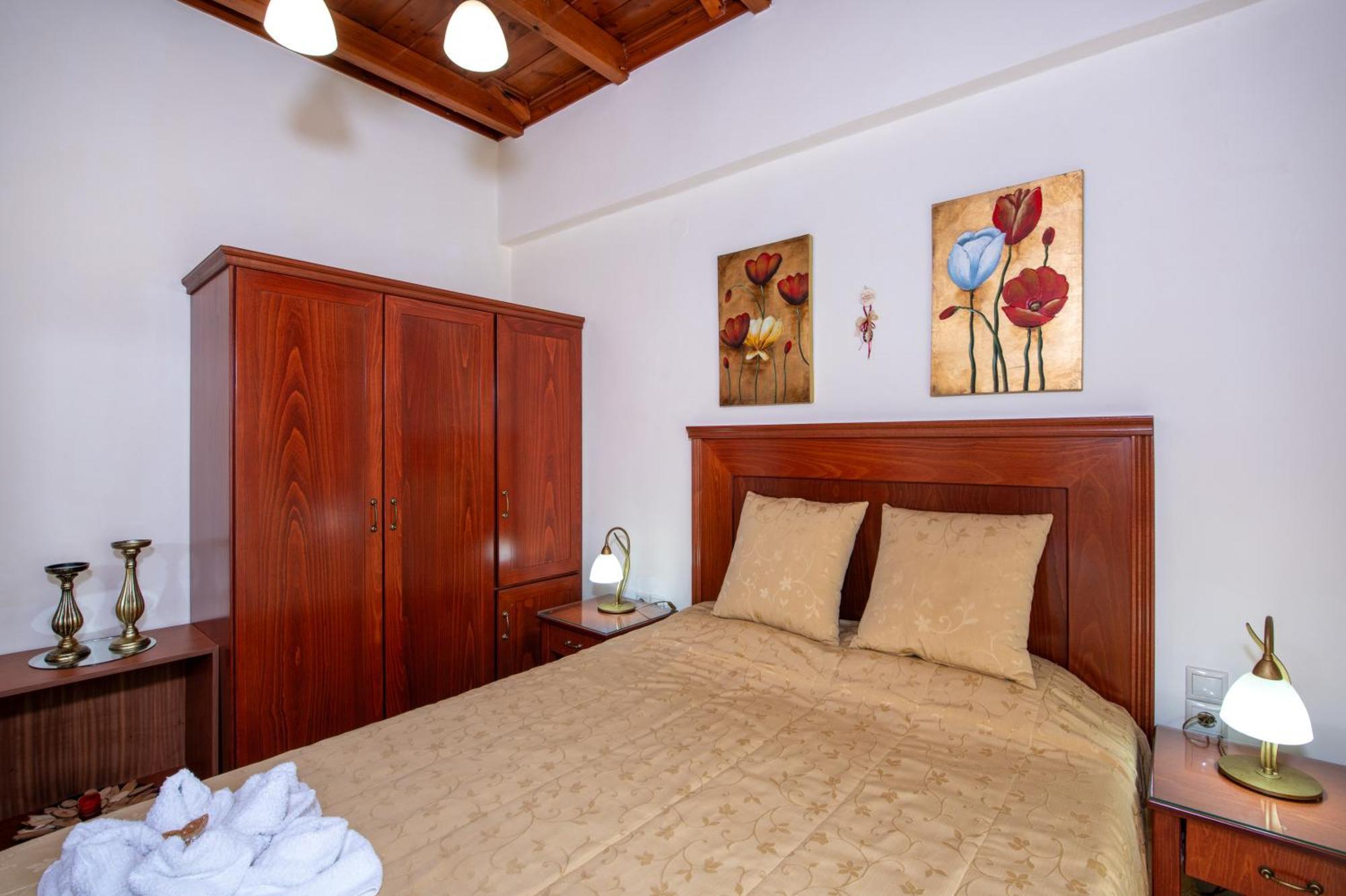 Socrates Holidays Apt. 2 With Pool Near The Beach Platanés المظهر الخارجي الصورة