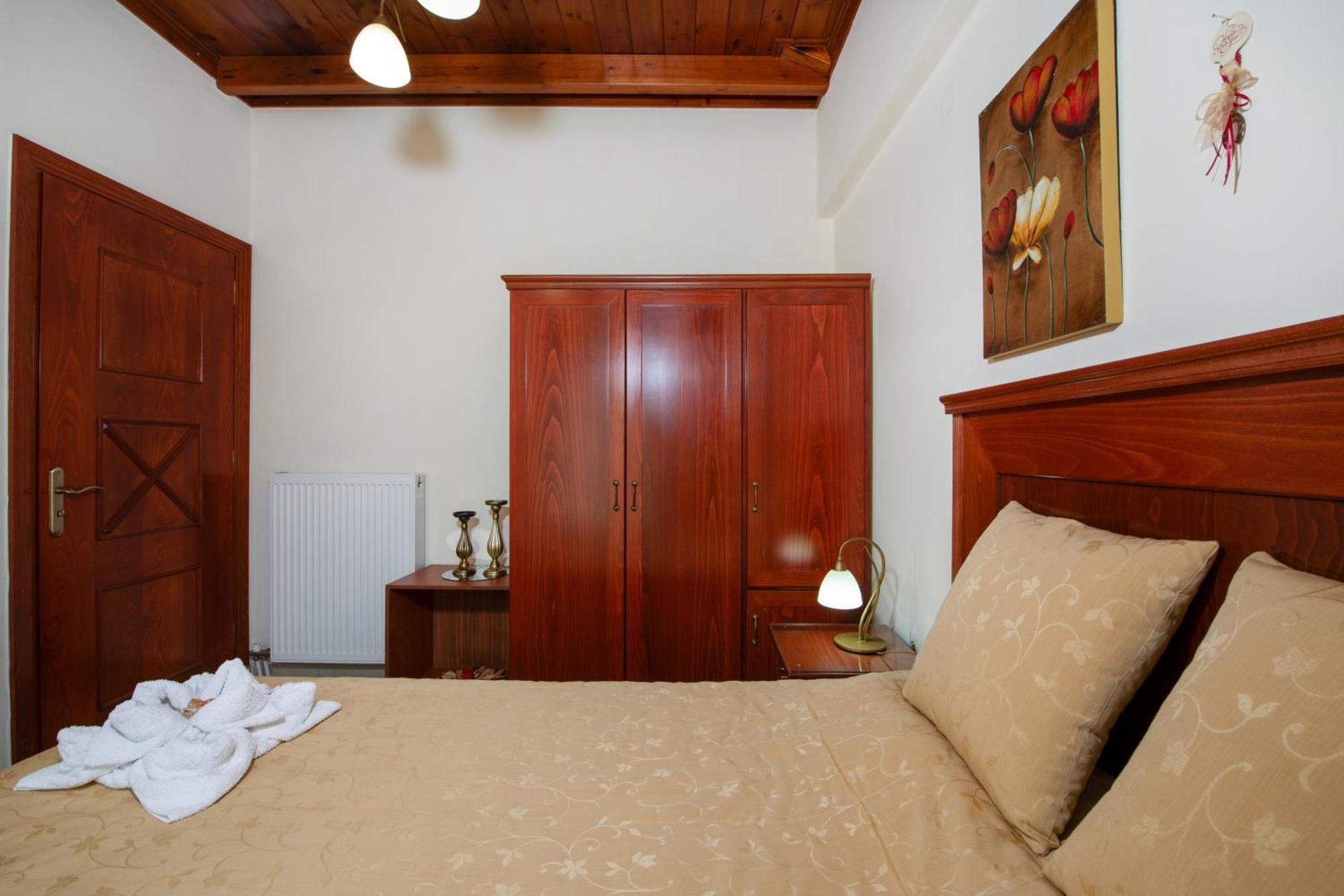 Socrates Holidays Apt. 2 With Pool Near The Beach Platanés المظهر الخارجي الصورة