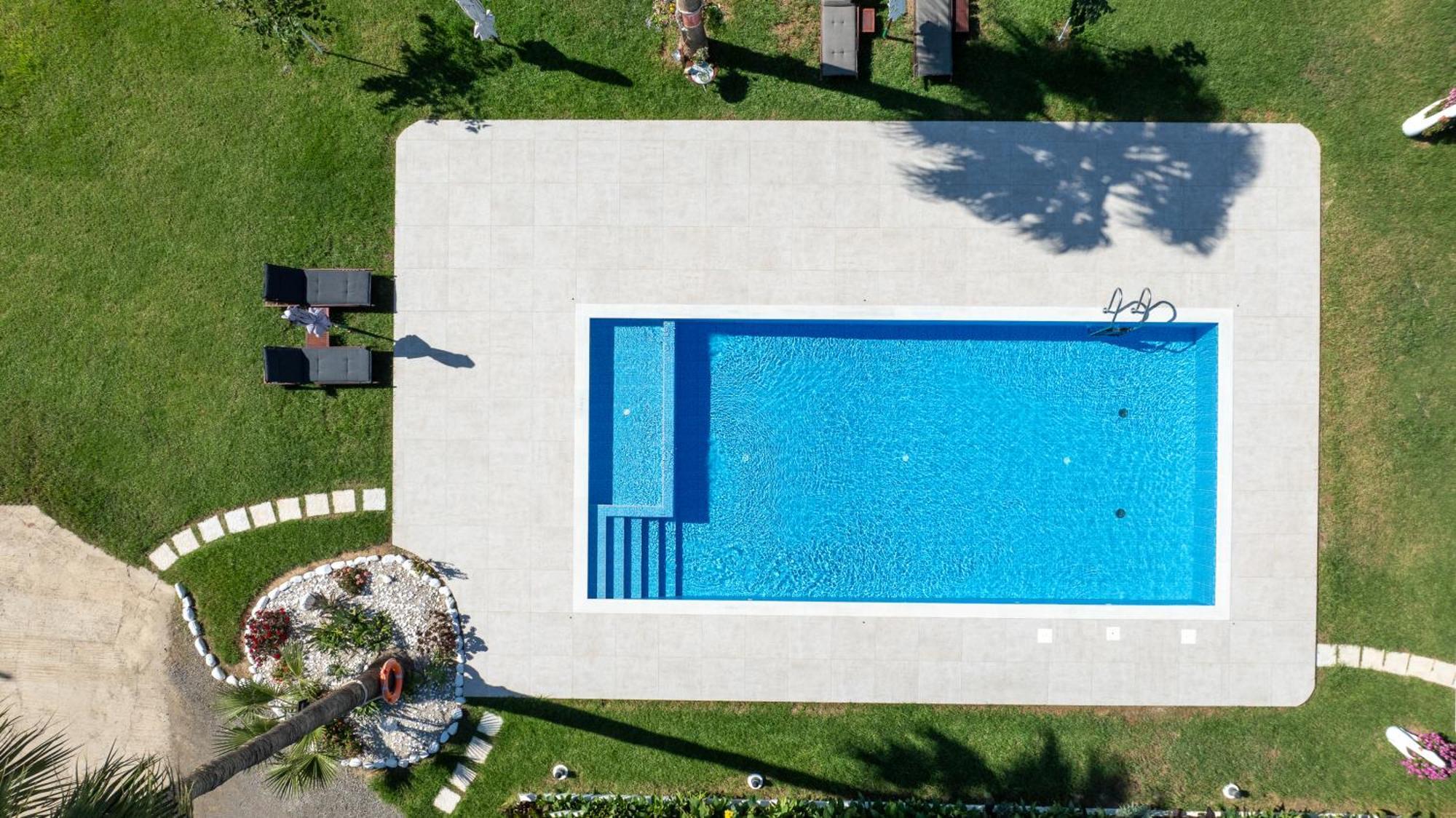 Socrates Holidays Apt. 2 With Pool Near The Beach Platanés المظهر الخارجي الصورة