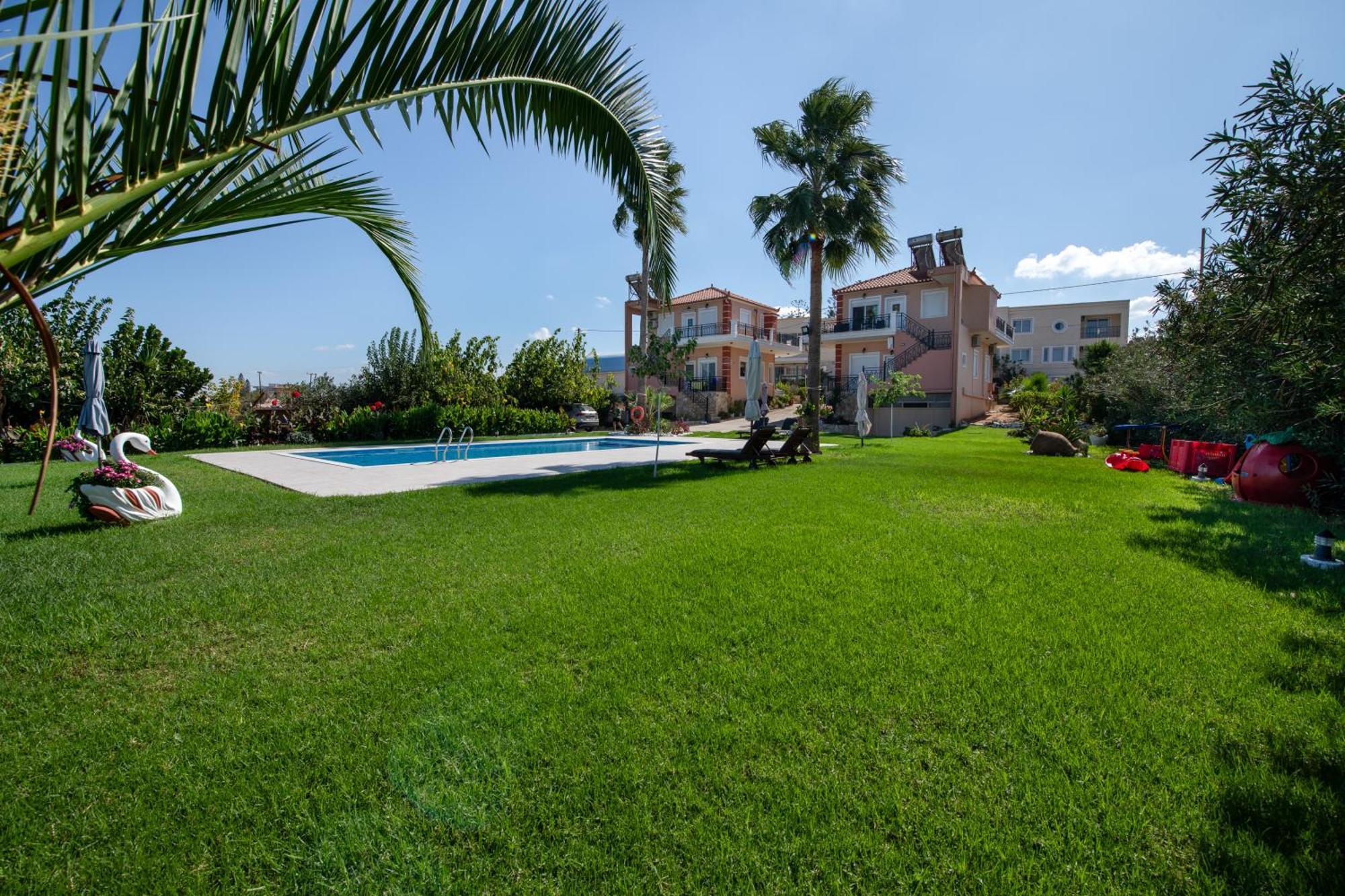 Socrates Holidays Apt. 2 With Pool Near The Beach Platanés المظهر الخارجي الصورة