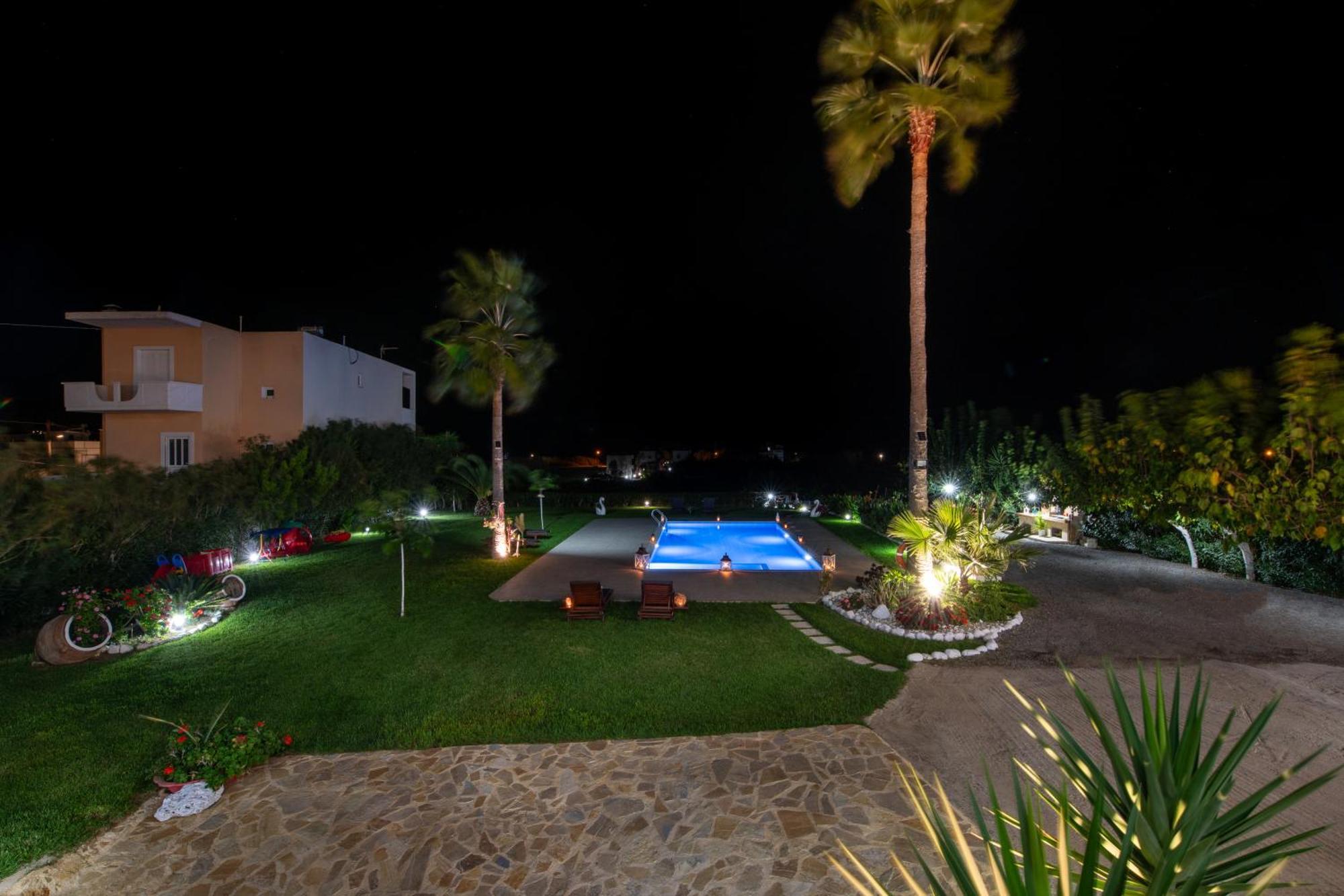 Socrates Holidays Apt. 2 With Pool Near The Beach Platanés المظهر الخارجي الصورة