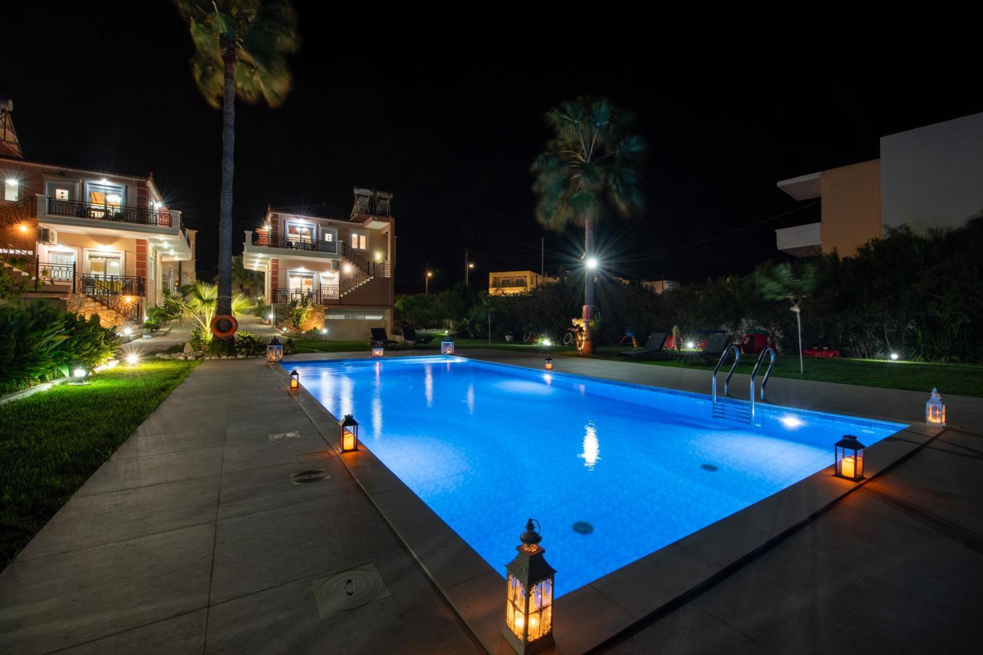 Socrates Holidays Apt. 2 With Pool Near The Beach Platanés المظهر الخارجي الصورة