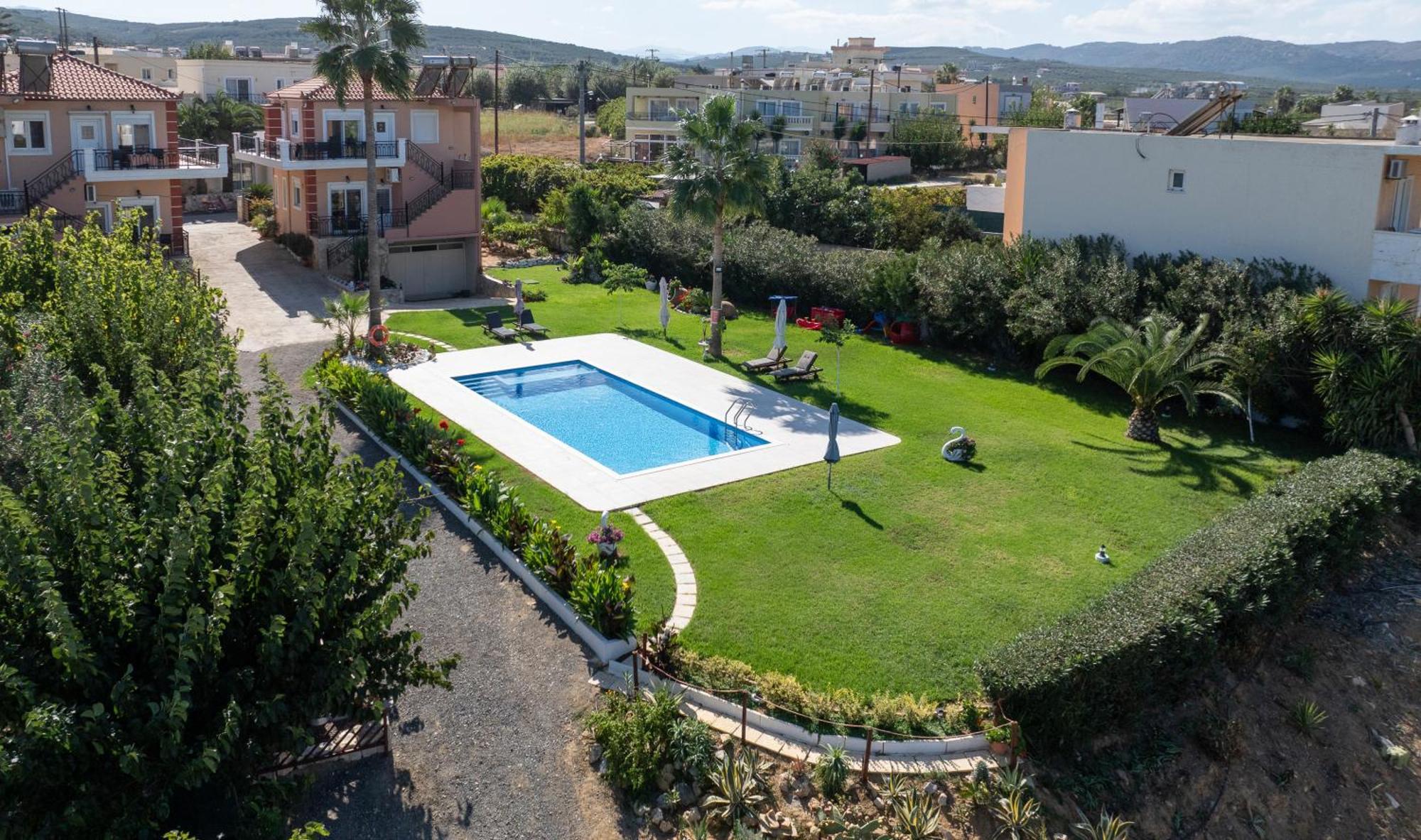 Socrates Holidays Apt. 2 With Pool Near The Beach Platanés المظهر الخارجي الصورة