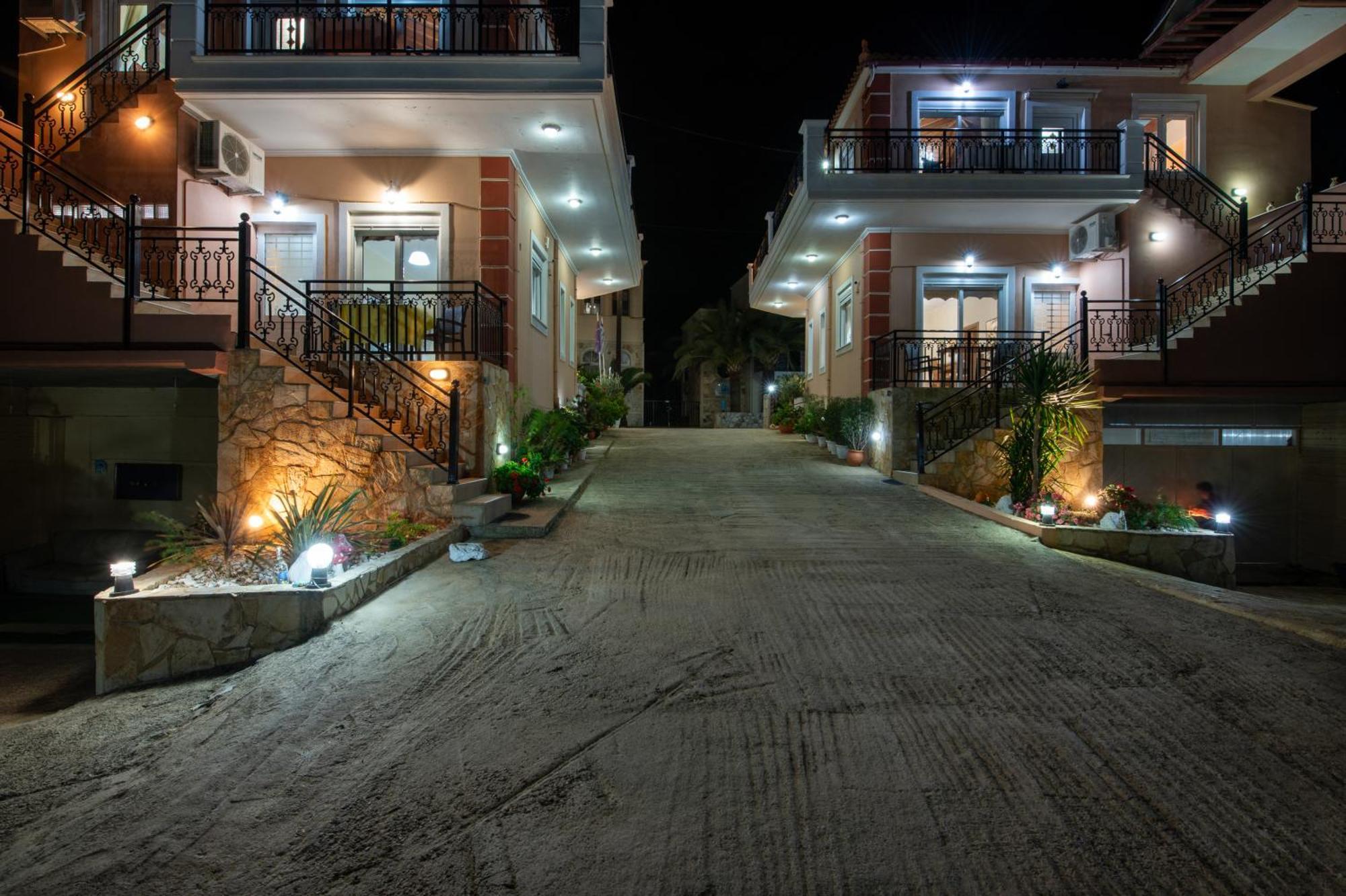 Socrates Holidays Apt. 2 With Pool Near The Beach Platanés المظهر الخارجي الصورة