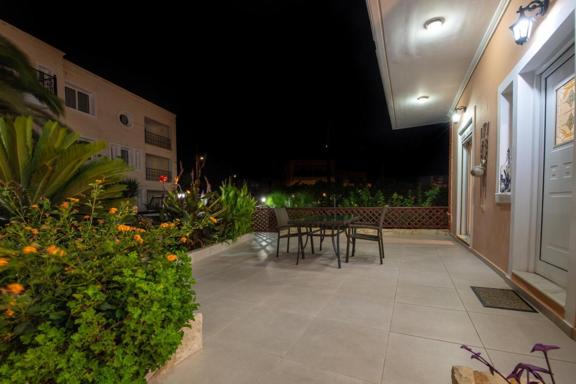 Socrates Holidays Apt. 2 With Pool Near The Beach Platanés المظهر الخارجي الصورة