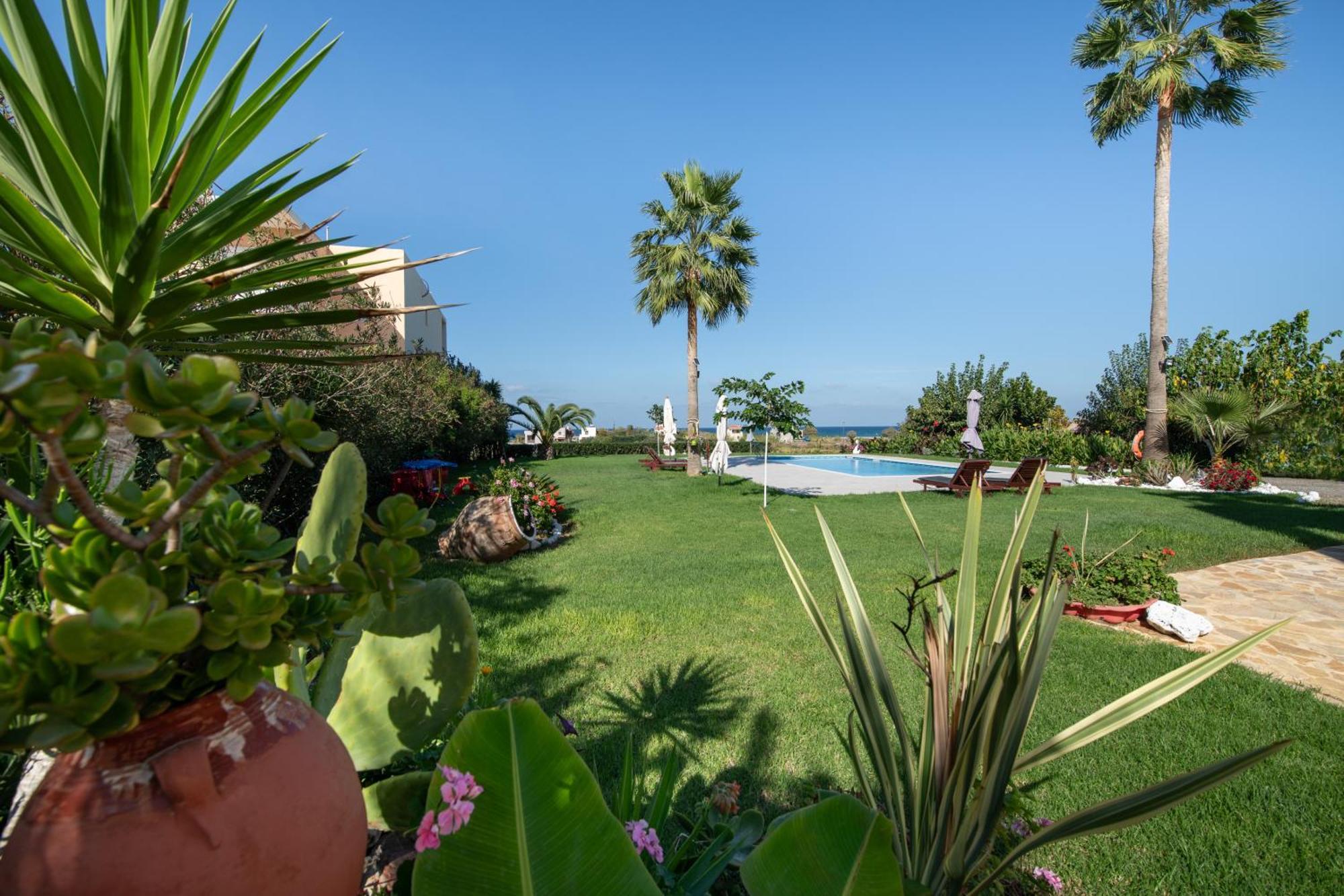 Socrates Holidays Apt. 2 With Pool Near The Beach Platanés المظهر الخارجي الصورة