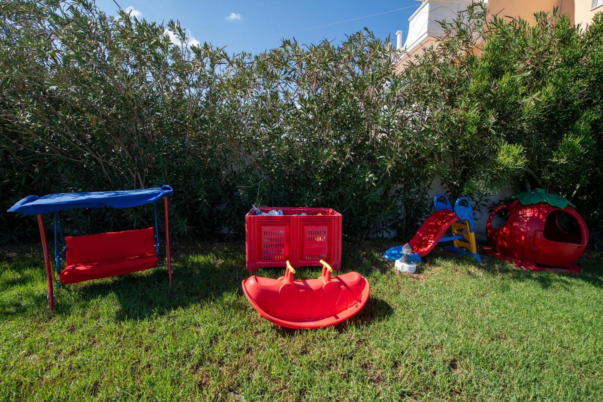 Socrates Holidays Apt. 2 With Pool Near The Beach Platanés المظهر الخارجي الصورة